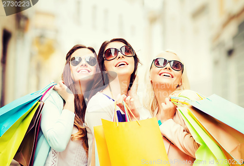 Image of girls with shopping bags in ctiy