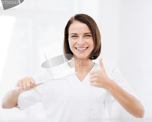 Image of dentist with toothbrush in hospital