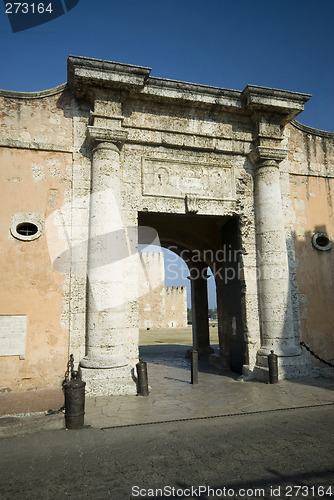 Image of entrance to fortaleza ozama