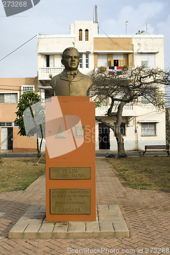 Image of statue of ruben dario