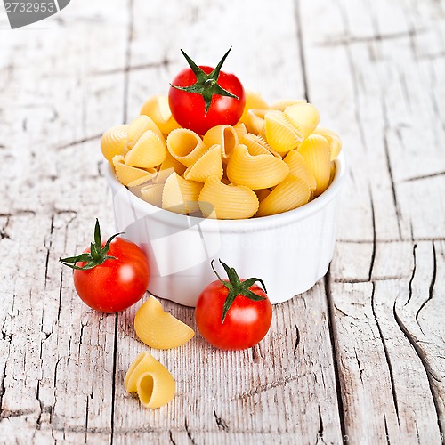 Image of uncooked pasta and cherry tomatoes in a bowl