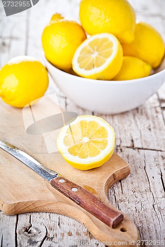 Image of fresh lemons in a bowl and knife 