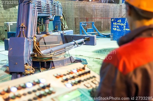 Image of Worker control process of making concrete block