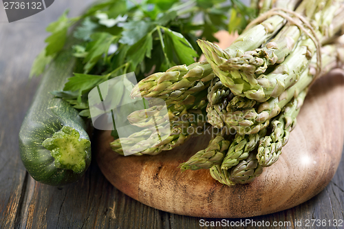 Image of Asparagus, zucchini and parsley.