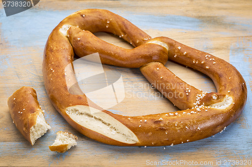 Image of big pretzel twist