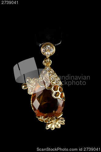 Image of pendant closeup with big gem