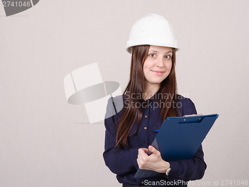 Image of Young woman in helmet records customer's needs