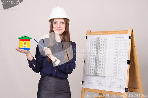 Image of Girl gives a presentation of the new multi-storey building