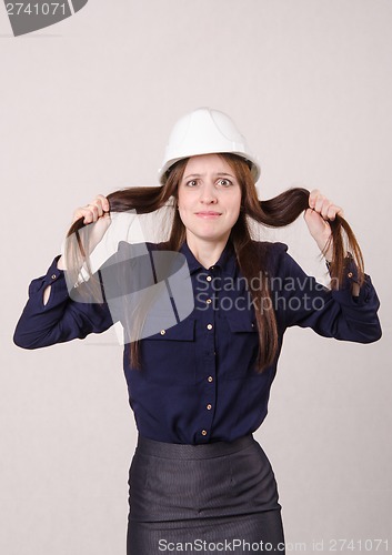 Image of Young girl in shock clutching her hair