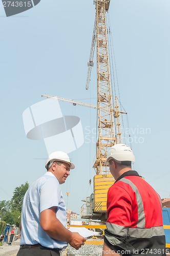 Image of Chief engineer communicates with foreman