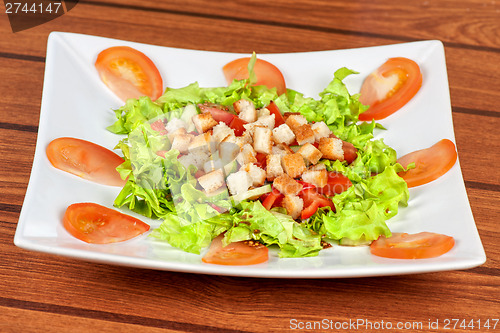 Image of Vegetable salad with crackers