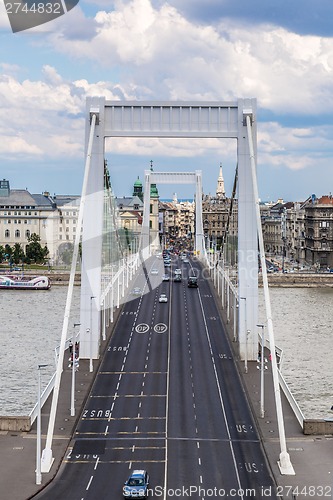 Image of Elisabeth Bridge, Budapest, frontal view