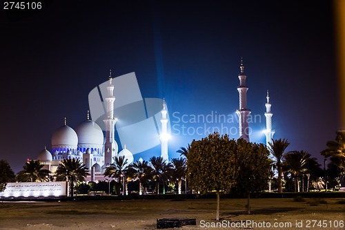 Image of Sheikh Zayed Mosque at night. Abu Dhabi, United Arab Emirates