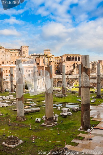 Image of Roman ruins in Rome.