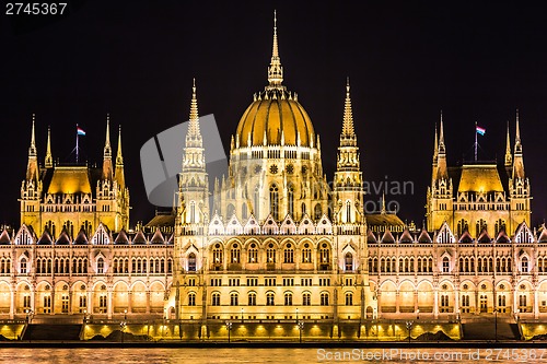 Image of Budapest Parliament building in Hungary at twilight.