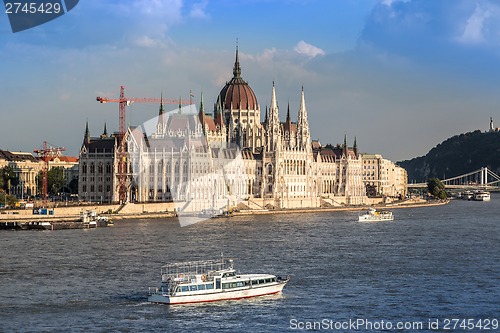 Image of Chain Bridge and Hungarian Parliament, Budapest, Hungary