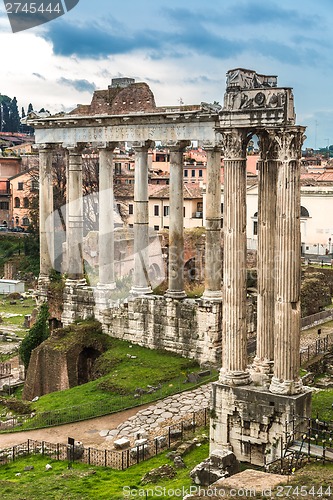 Image of Roman ruins in Rome.