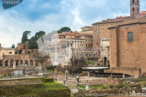 Image of Roman ruins in Rome.