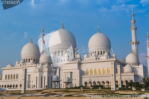 Image of Sheikh Zayed Mosque in Middle East United Arab Emirates with ref