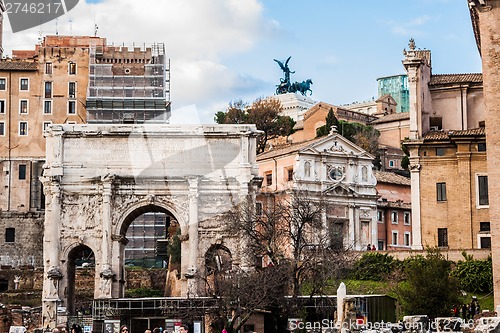 Image of Roman ruins in Rome.