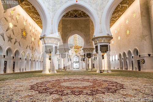 Image of Abu Dhabi Sheikh Zayed Grand Mosque, beautiful interior