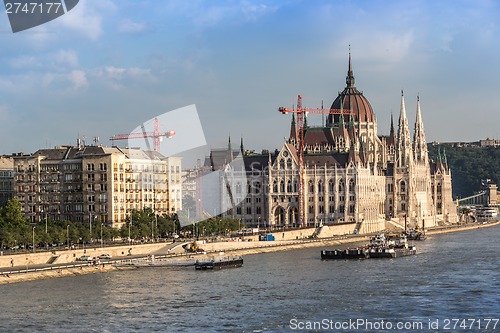 Image of Chain Bridge and Hungarian Parliament, Budapest, Hungary