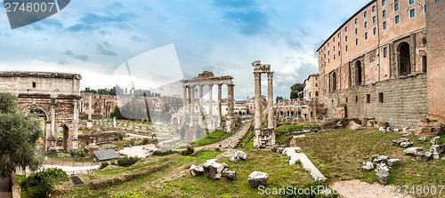 Image of Roman ruins in Rome.