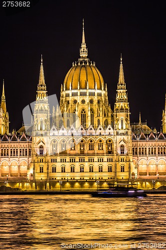 Image of Budapest Parliament building in Hungary at twilight.