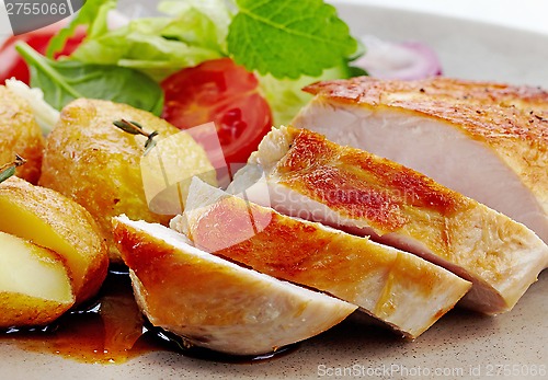 Image of roasted chicken fillet and vegetable salad