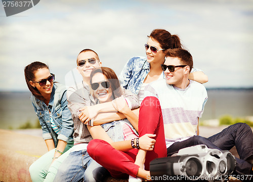 Image of group of teenagers hanging out