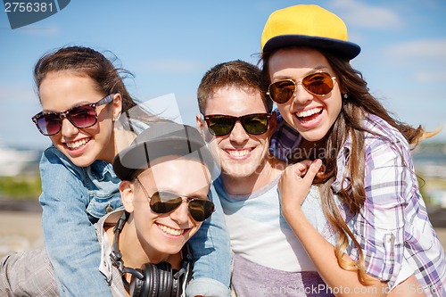 Image of group of smiling teenagers hanging out