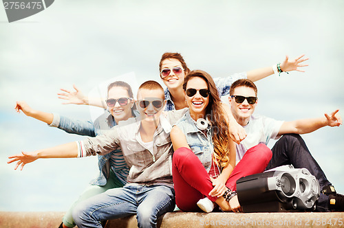 Image of group of teenagers hanging out