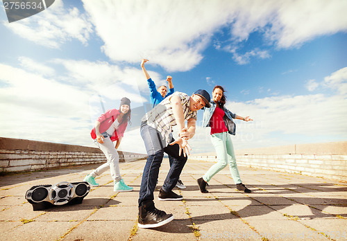 Image of group of teenagers dancing