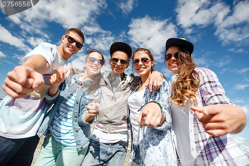 Image of smiling teenagers in sunglasses hanging outside