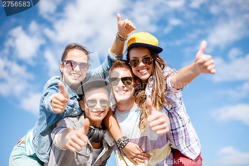 Image of smiling teenagers in sunglasses hanging outside