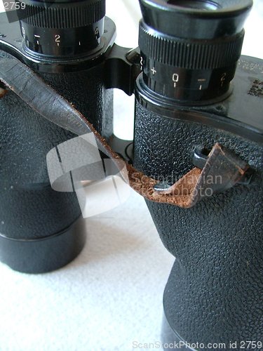 Image of binoculars