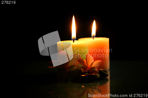 Image of couple candle with flower