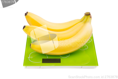 Image of Three yellow bananas on scales