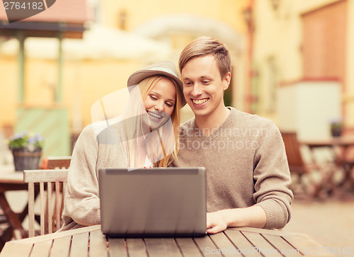 Image of couple with laptop in cafe