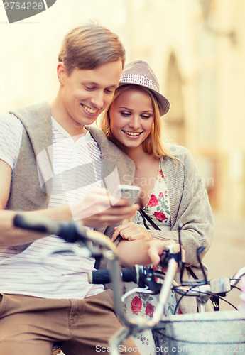 Image of couple with bicycles in the city