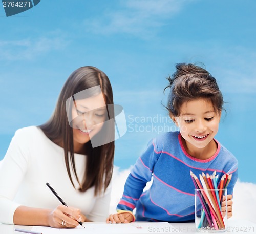 Image of mother and daughter drawing