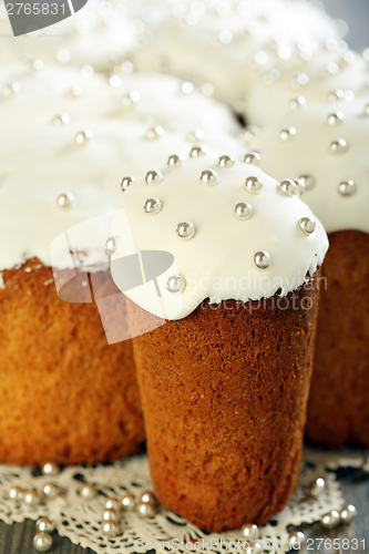 Image of Easter cakes and silver beads.