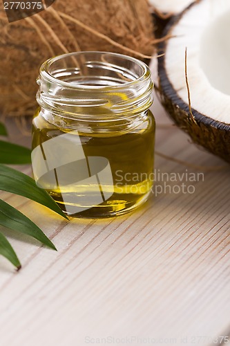 Image of Coconut and coconut oil 