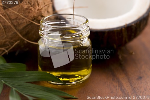 Image of Coconut and coconut oil 