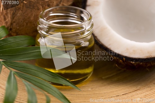 Image of Coconut and coconut oil 