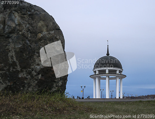 Image of Rotunda and huge rock on the lake quay