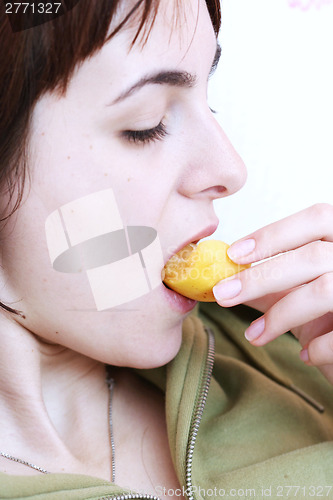 Image of Women with apricot 
