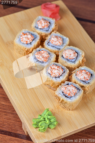 Image of cream cheese and tobico sushi roll