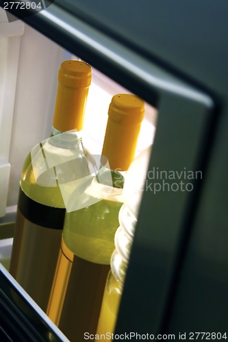 Image of bottles of wine ll