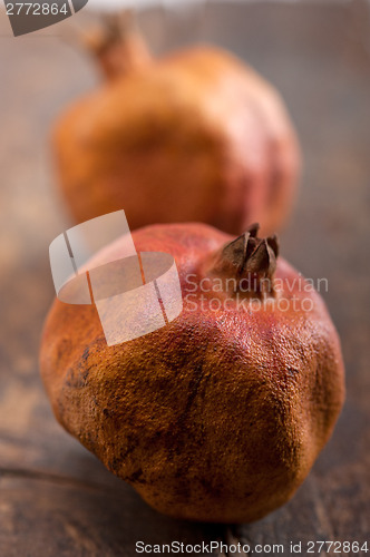 Image of dry and old pomegranates 